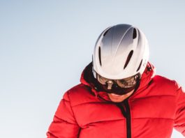 kask narciarski - kiedy jest obowiązkiem